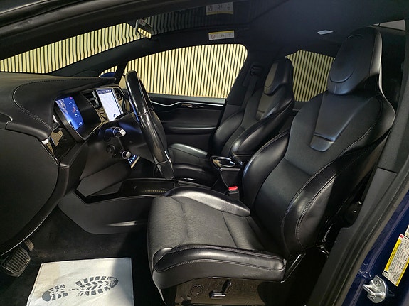 Tesla Model X 15 of 30