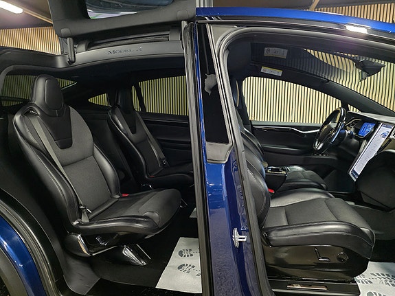 Tesla Model X 24 of 30