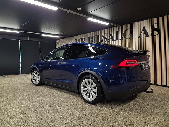 Tesla Model X 7 of 30