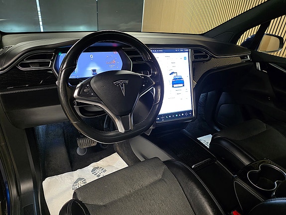 Tesla Model X 13 of 30