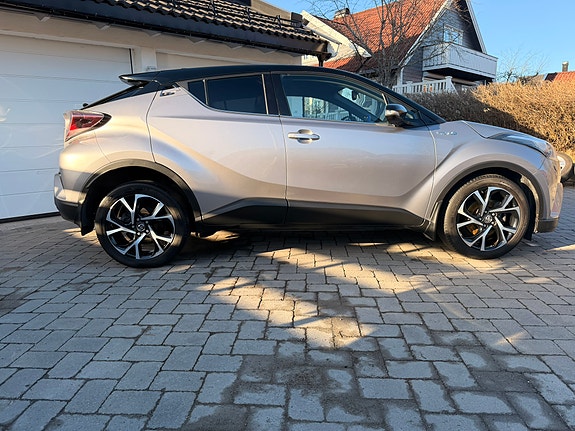 Toyota C-HR 3 of 9