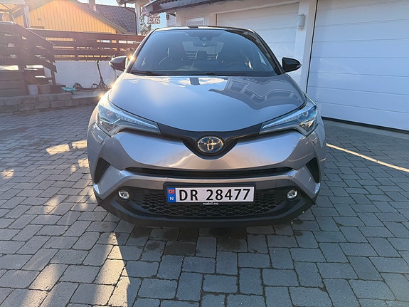 Toyota C-HR 2 of 9