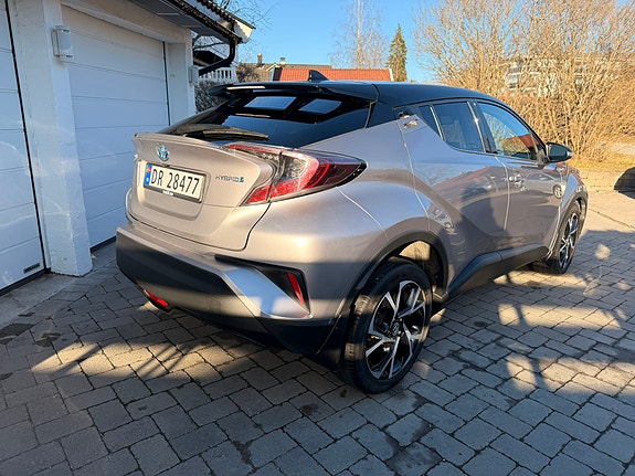 Toyota C-HR 7 of 9