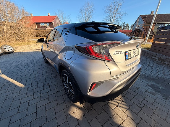 Toyota C-HR 5 of 9