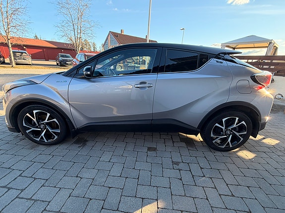 Toyota C-HR 4 of 9