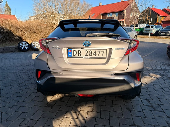Toyota C-HR 6 of 9