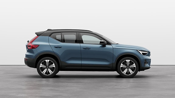 Volvo XC40 2 of 22