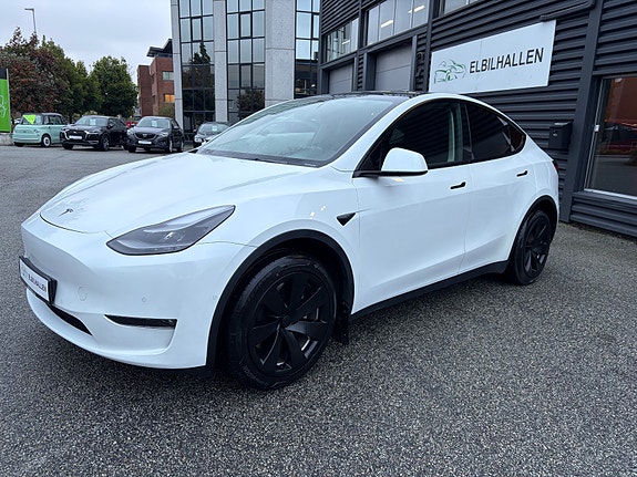 Tesla Model Y 30 of 30