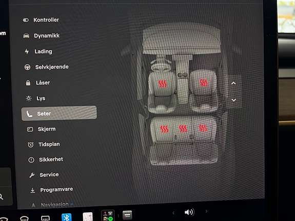 Tesla Model Y 16 of 30