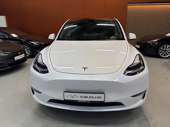 Tesla Model Y 7 of 30