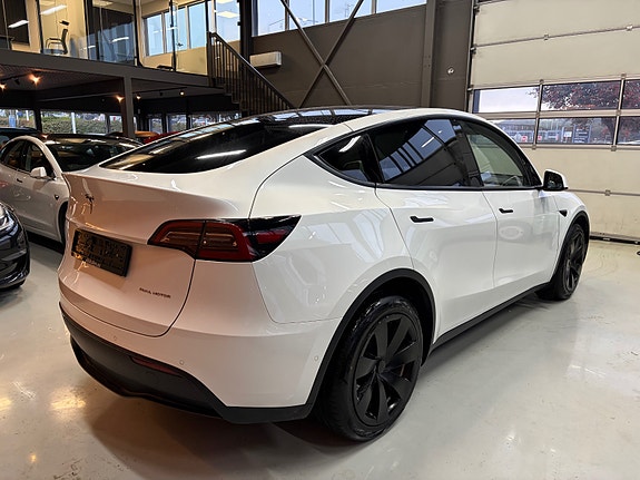 Tesla Model Y 3 of 30