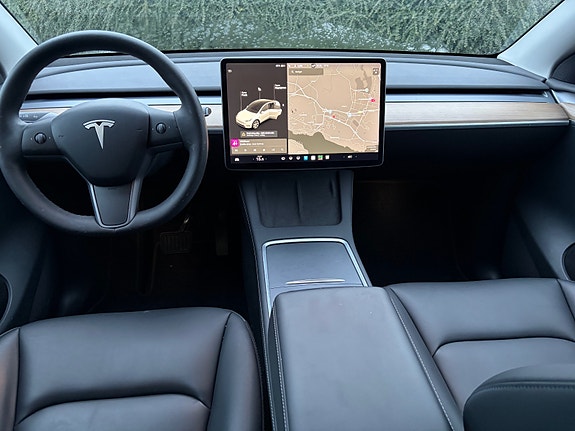 Tesla Model Y 9 of 30
