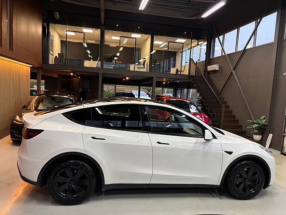 Tesla Model Y 2 of 30