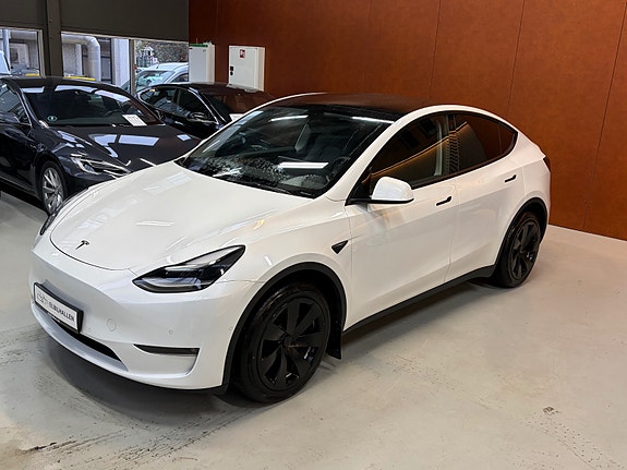 Tesla Model Y 6 of 30