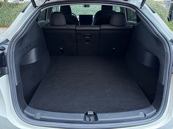 Tesla Model Y 14 of 30