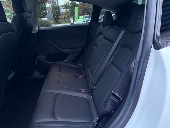 Tesla Model Y 11 of 30