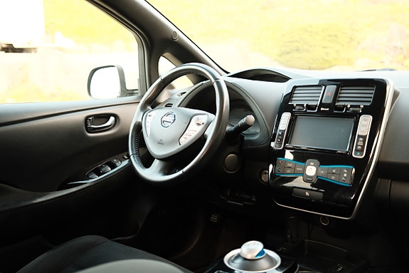 Nissan Leaf 6 of 30