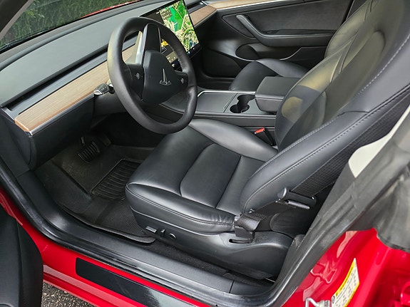 Tesla Model 3 10 of 15