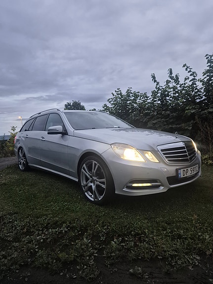 Mercedes-Benz E220 d 2 of 8