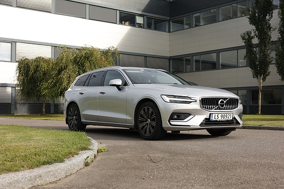 Volvo V60 2 of 9