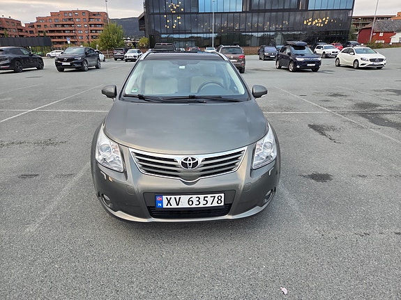 Toyota Avensis 3 of 14