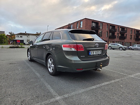 Toyota Avensis 5 of 14