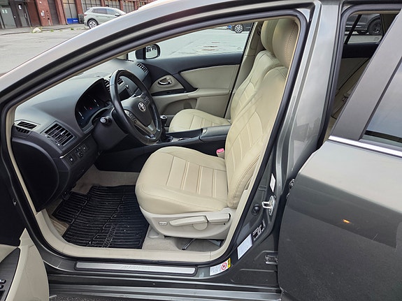 Toyota Avensis 11 of 14