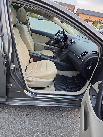Toyota Avensis 8 of 14