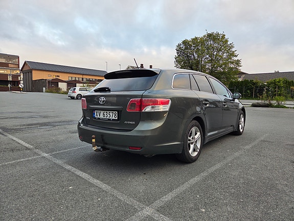 Toyota Avensis 4 of 14