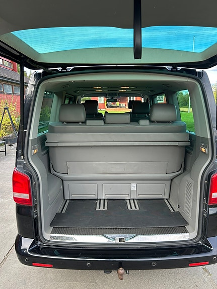 Volkswagen Multivan 7 of 17