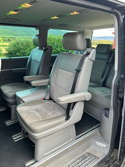 Volkswagen Multivan 8 of 17