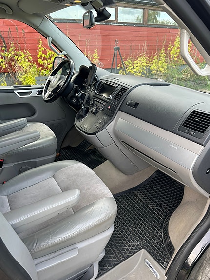 Volkswagen Multivan 10 of 17