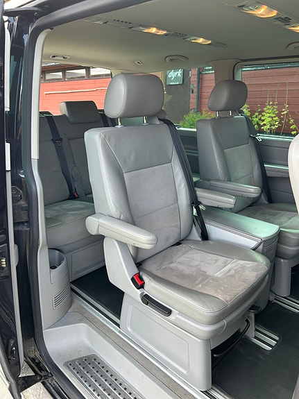 Volkswagen Multivan 9 of 17