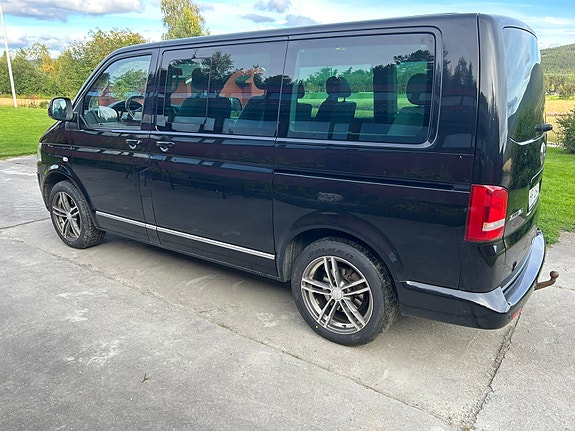 Volkswagen Multivan 2 of 17