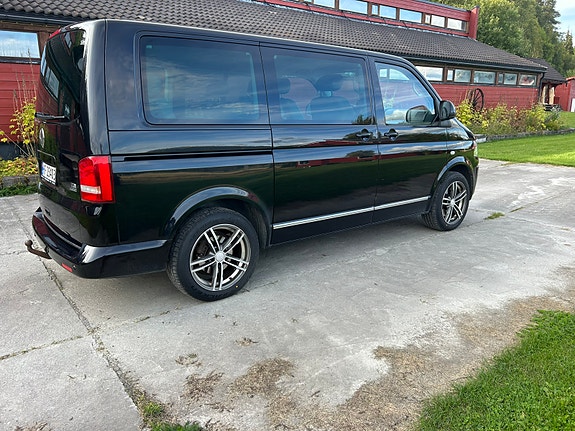 Volkswagen Multivan 5 of 17