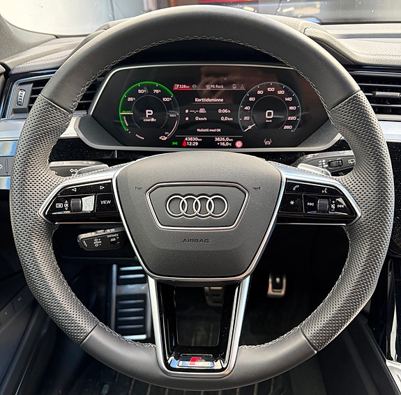 Audi Q8 e-tron 9 of 17