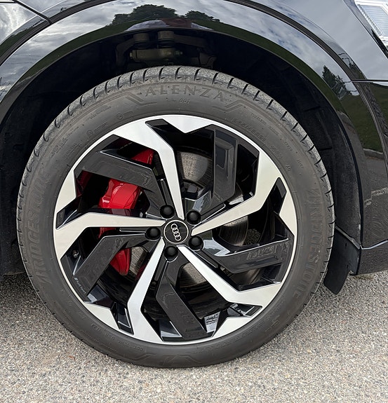 Audi Q8 e-tron 8 of 17