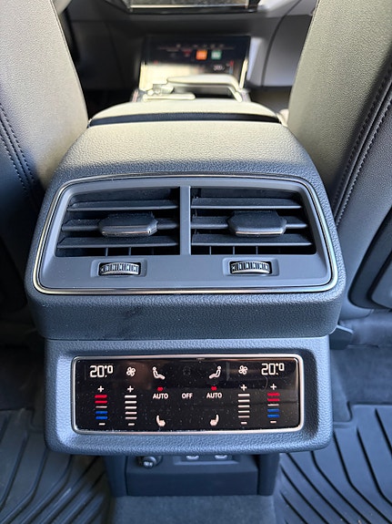 Audi Q8 e-tron 15 of 17