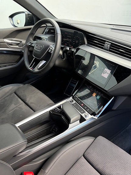 Audi Q8 e-tron 11 of 17