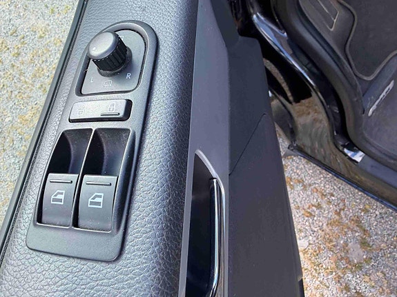 Volkswagen Multivan 17 of 30