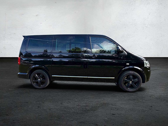 Volkswagen Multivan 9 of 30