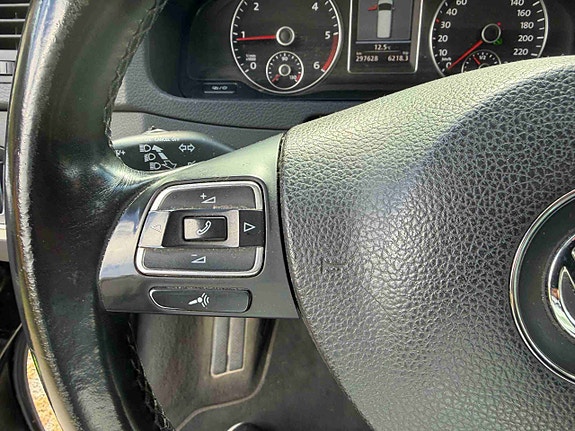 Volkswagen Multivan 21 of 30