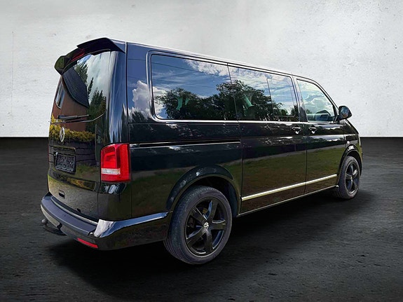Volkswagen Multivan 7 of 30