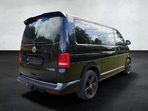 Volkswagen Multivan 12 of 30