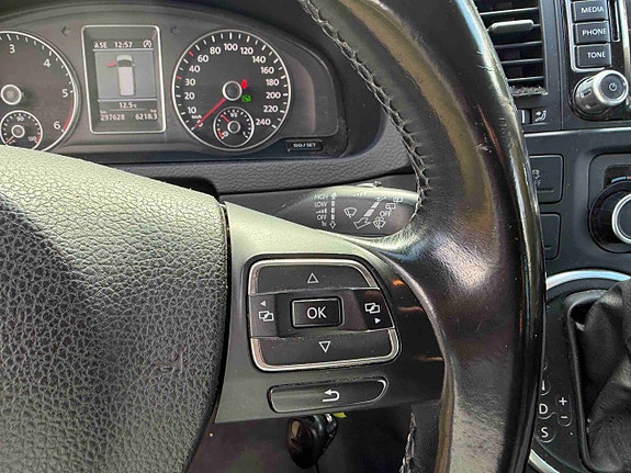 Volkswagen Multivan 22 of 30