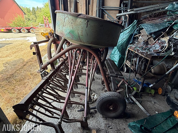 KVERNELANDS SÅMASKIN - 220 CM ARBEIDSBREDDE - LETT REPOBJEKT 4 of 18