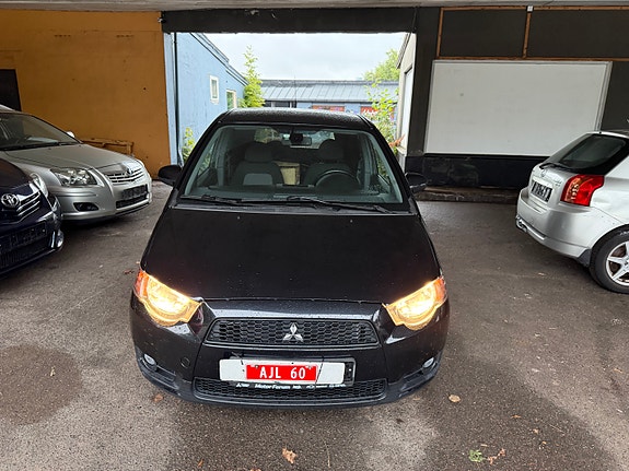 Mitsubishi Colt 8 of 30