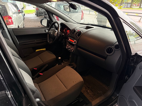 Mitsubishi Colt 16 of 30