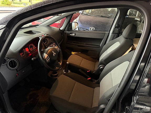 Mitsubishi Colt 19 of 30