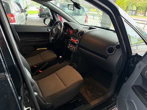 Mitsubishi Colt 12 of 30